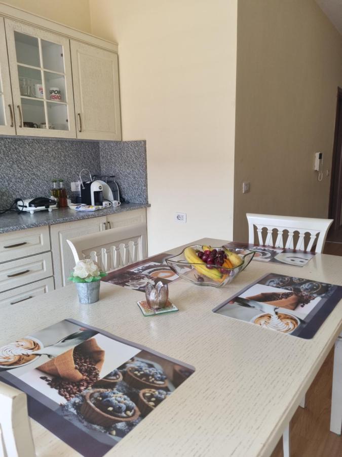 Family Apartment In Center Of Tirana Buitenkant foto